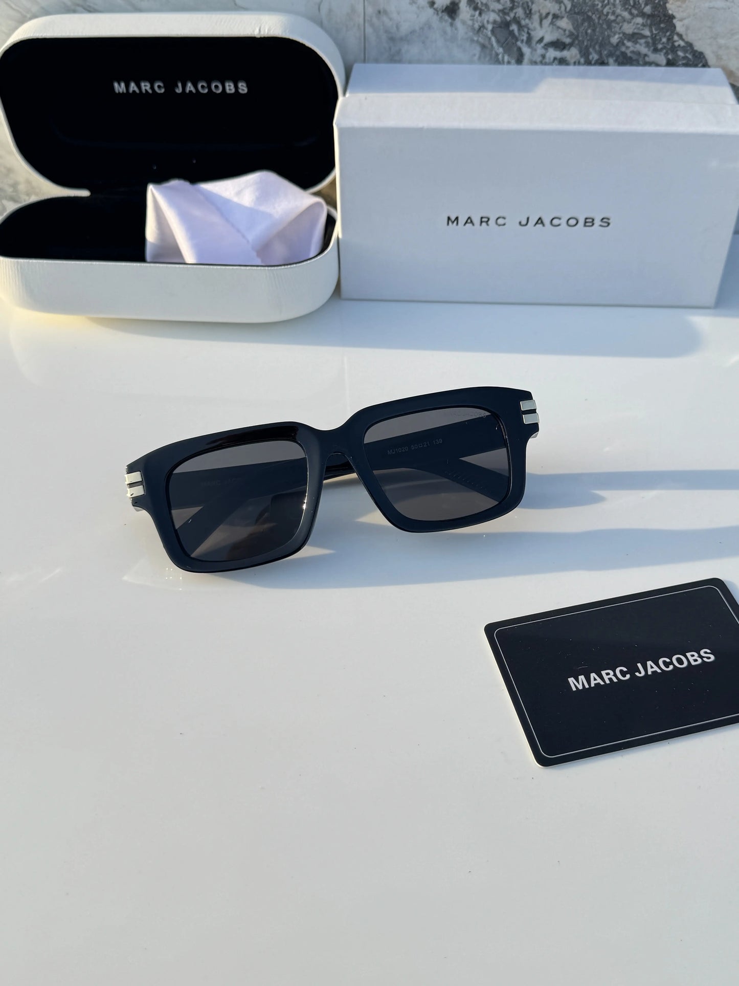 M J. black Gold |1020